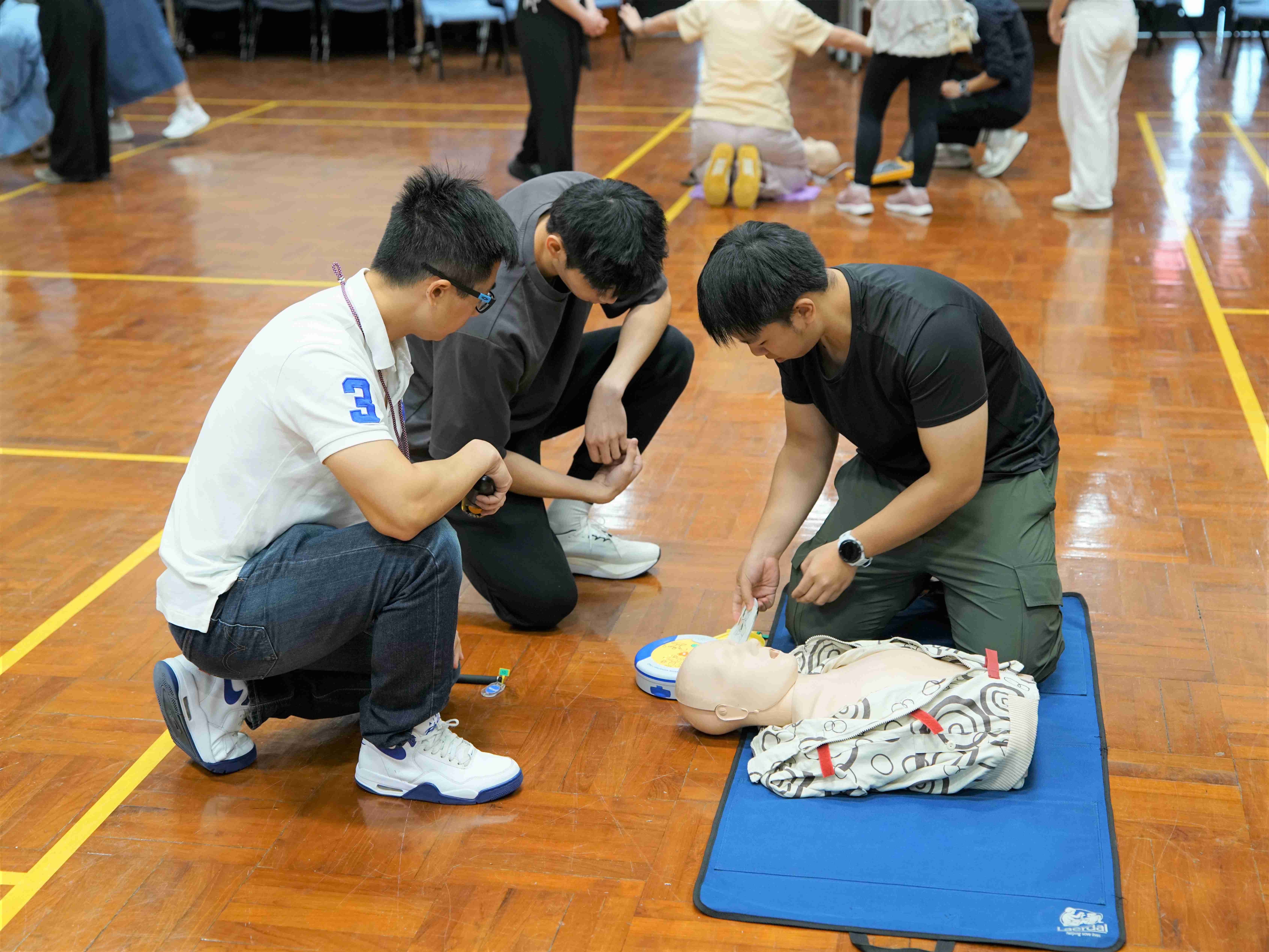 應用教育文憑 DAE - 消防處「心肺復甦法及自動心臟除顫器」課程 應用教育文憑 DAE - 消防處「心肺復甦法及自動心臟除顫器」課程