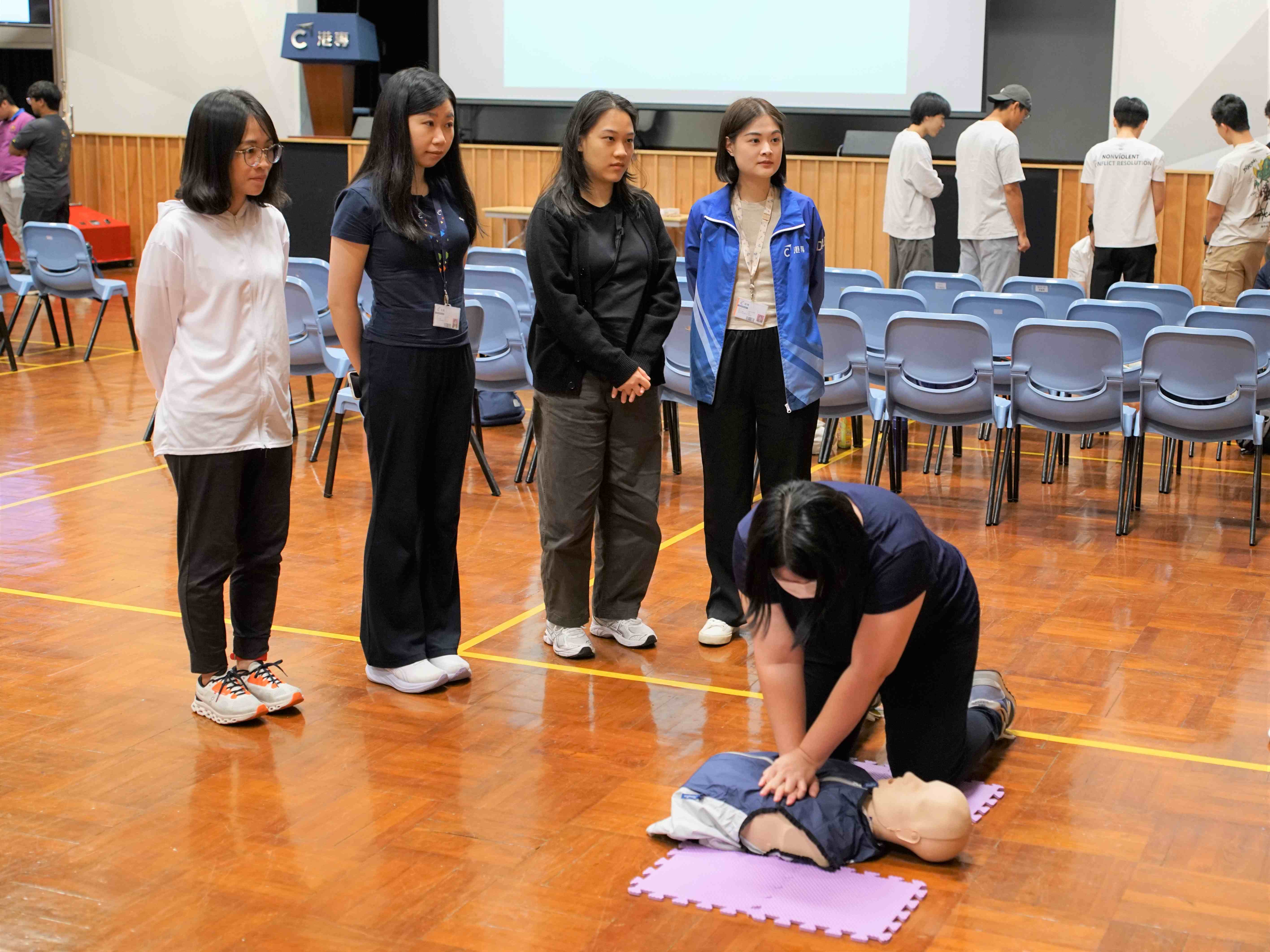 應用教育文憑 DAE - 消防處「心肺復甦法及自動心臟除顫器」課程 應用教育文憑 DAE - 消防處「心肺復甦法及自動心臟除顫器」課程