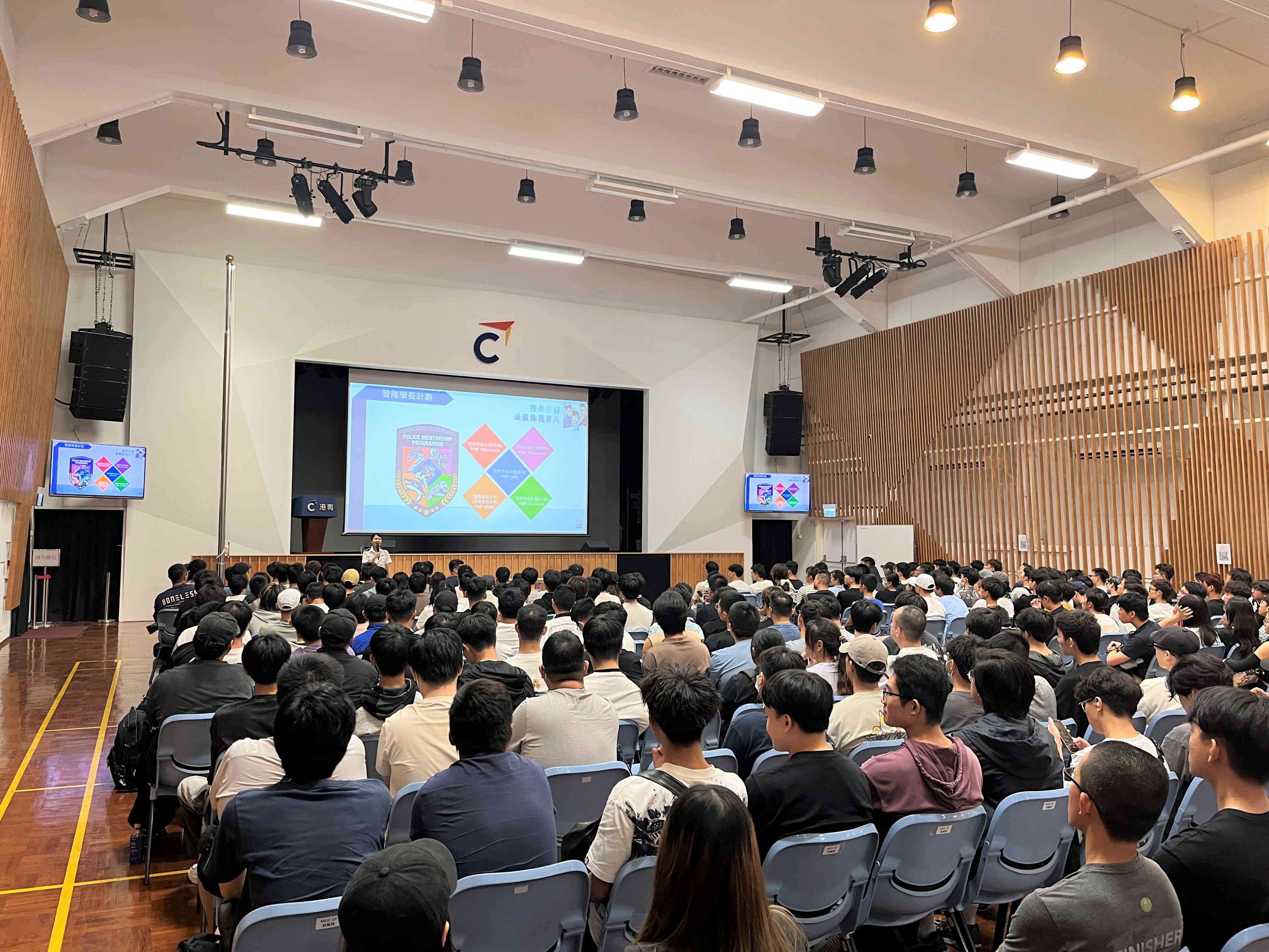 「警隊學長計劃」招募講座 港專畢業生為同學分享投考要訣