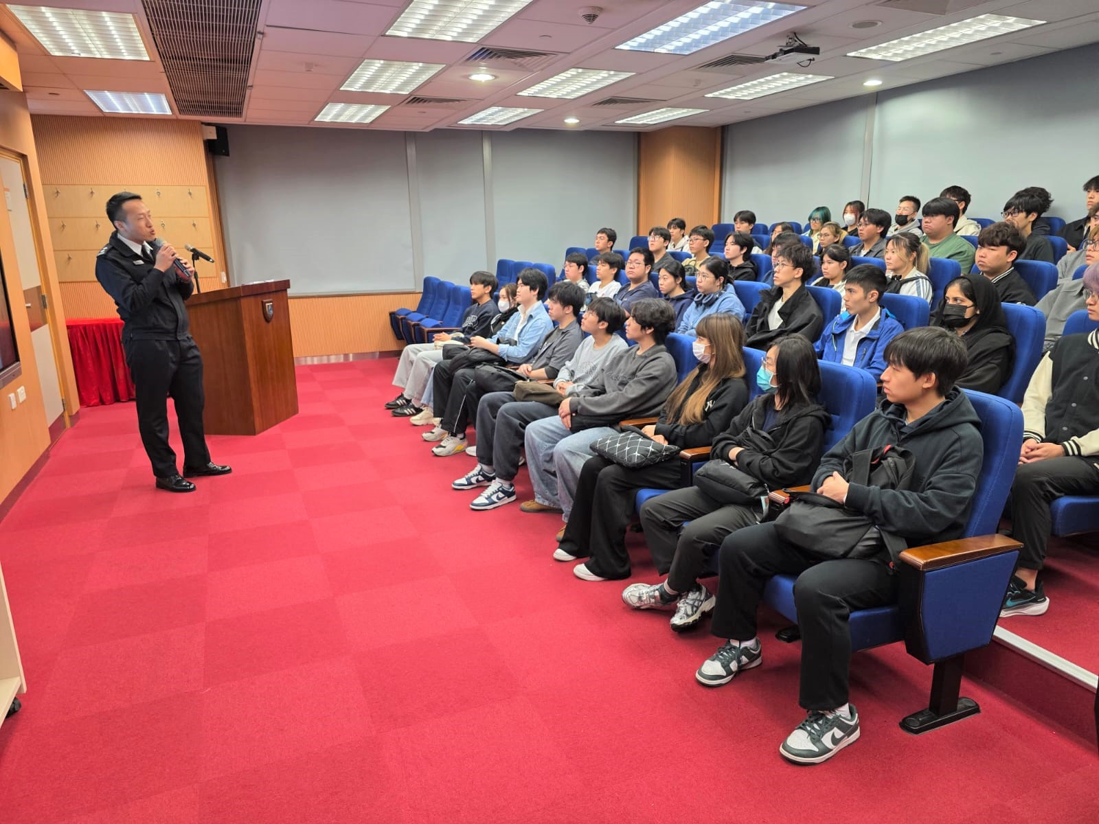 參觀「入境事務學院」 模擬投考體能測試 參觀「入境事務學院」 模擬投考體能測試