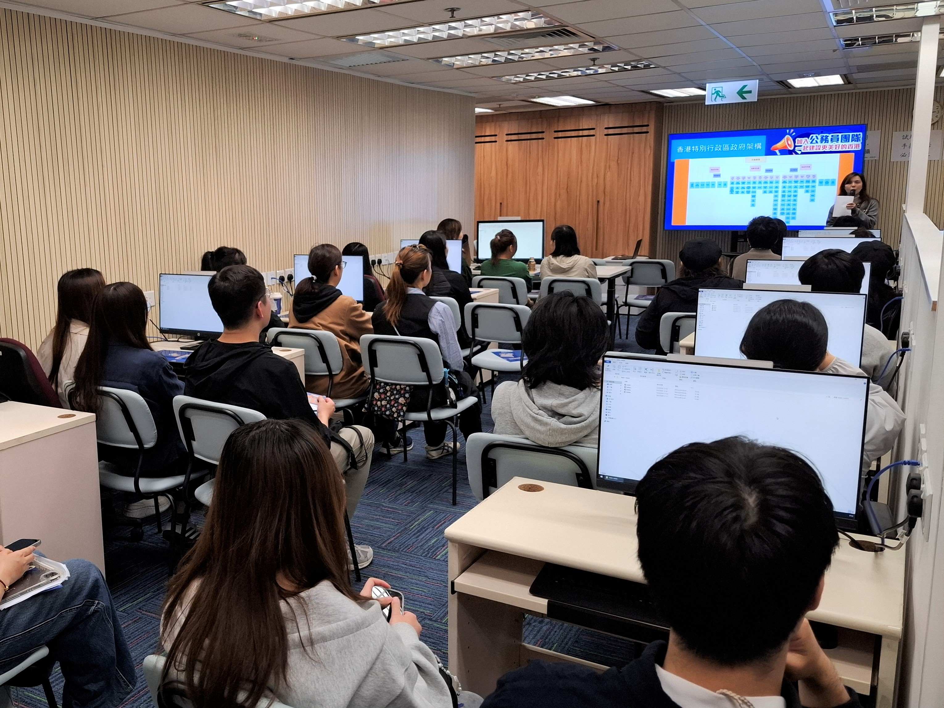 應用教育文憑 DAE - 獲邀到訪「一般職系處招聘中心」 應用教育文憑 DAE - 港專再次獲邀到訪公務員事務局