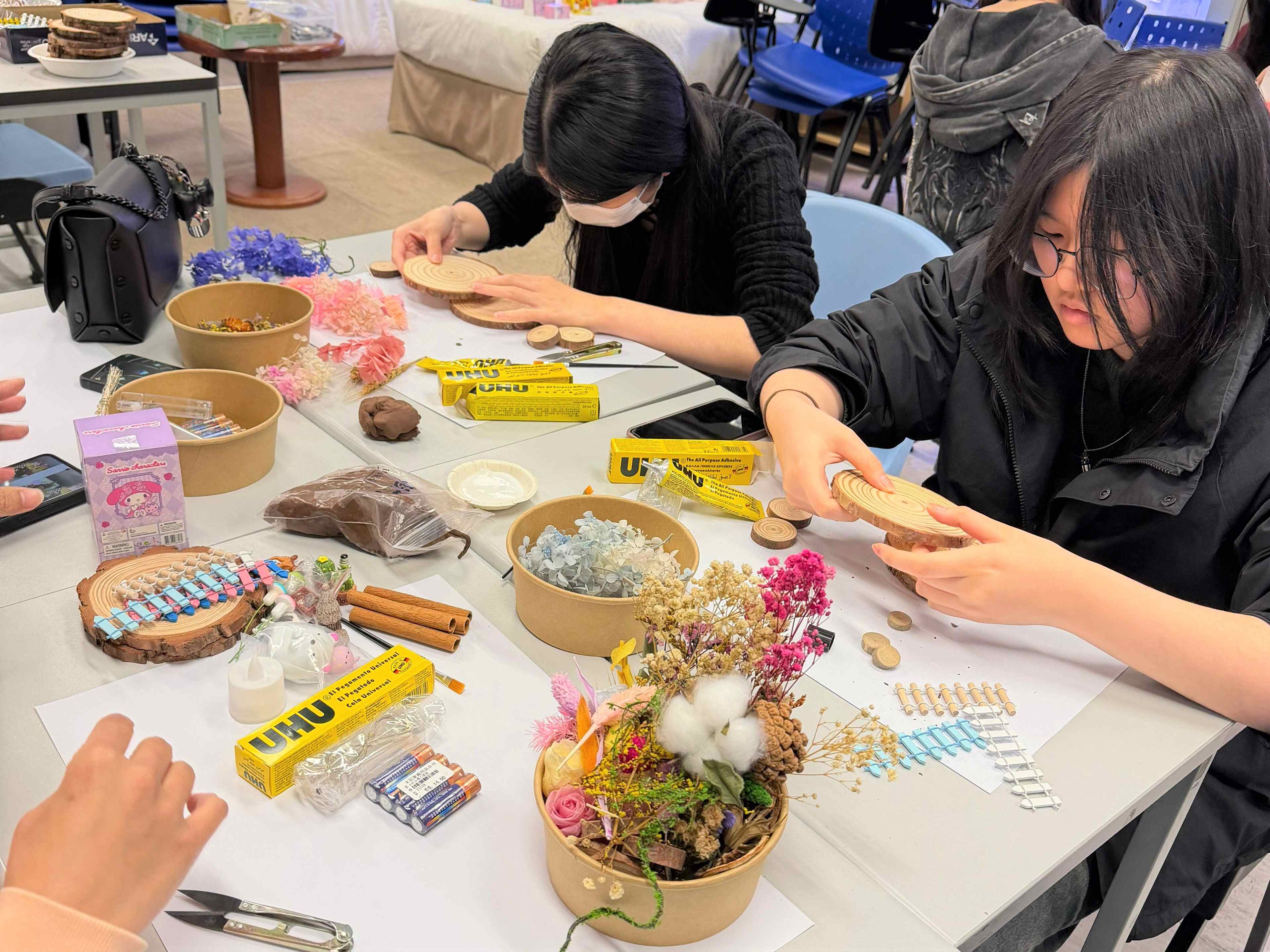 應用教育文憑 DAE - Chill值「花藝物語 (夜燈)」手作工作坊 Chill值「花藝物語 (夜燈)」手作工作坊