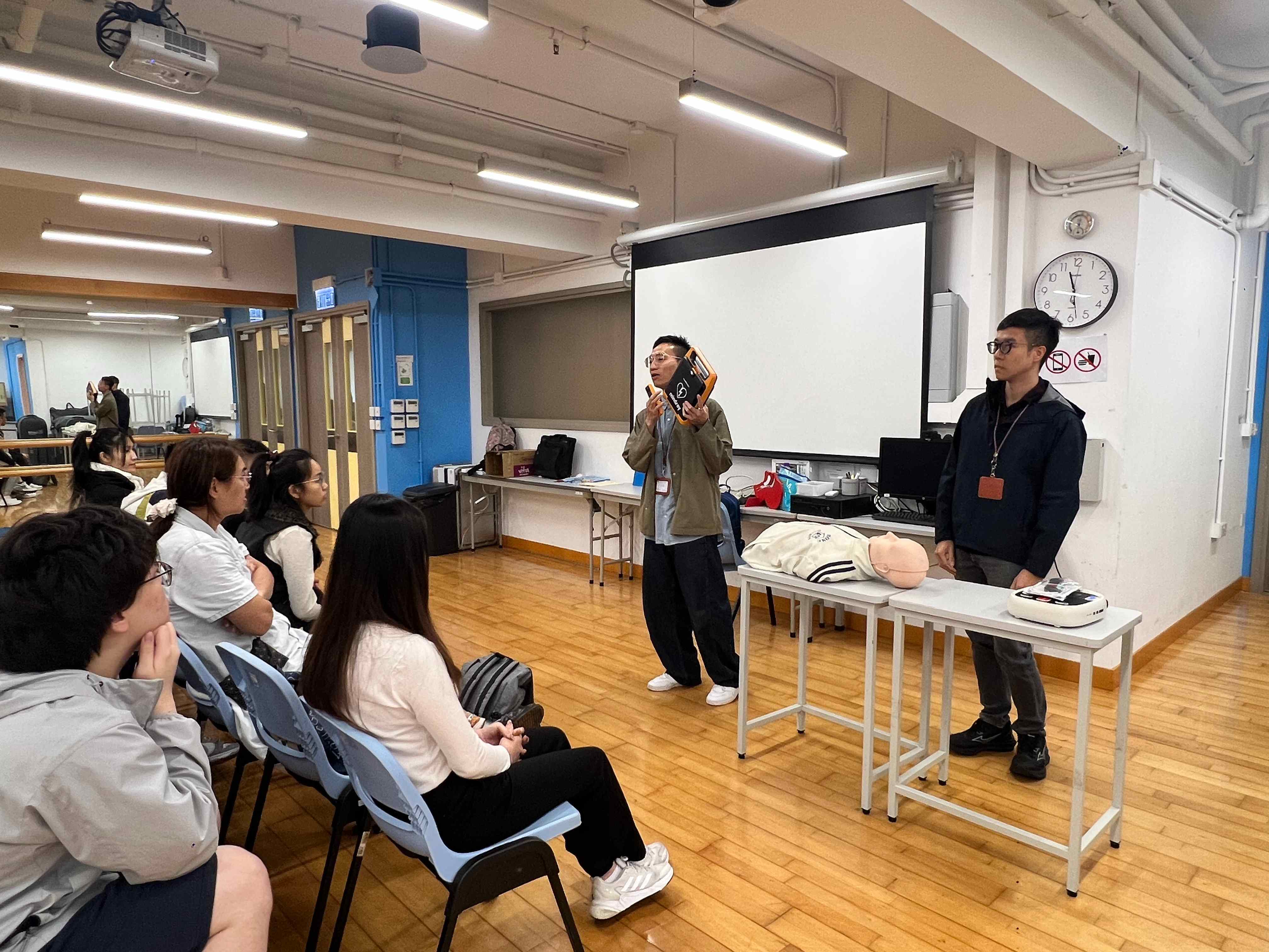 應用教育文憑 DAE - 消防處「擊活人心」：心肺復甦法及自動心臟除顫器課程
