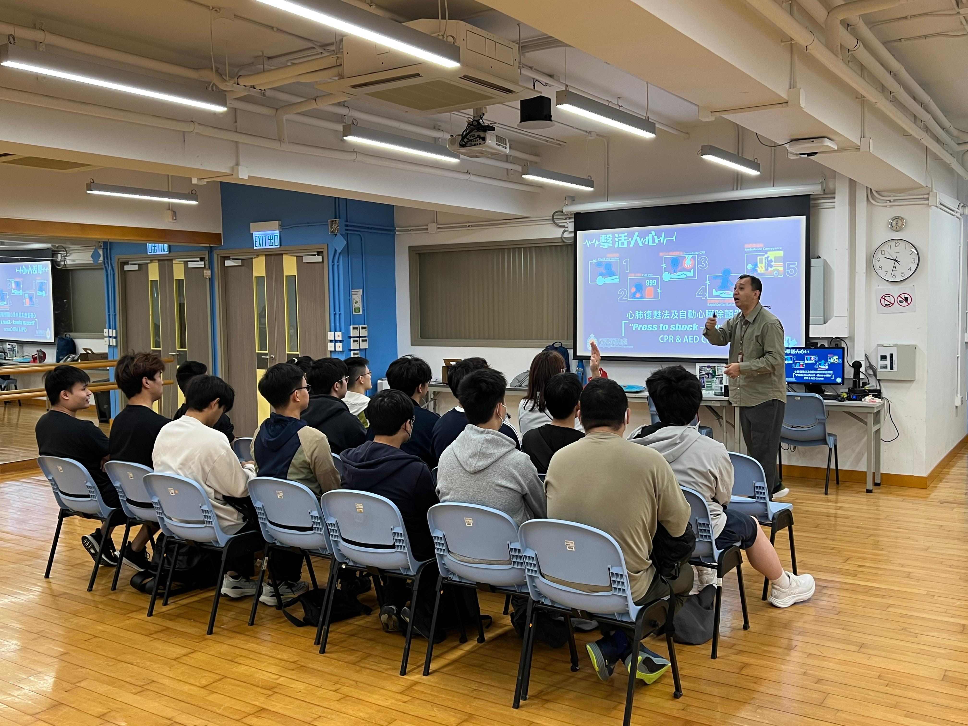 應用教育文憑 DAE - 消防處「擊活人心」：心肺復甦法及自動心臟除顫器課程