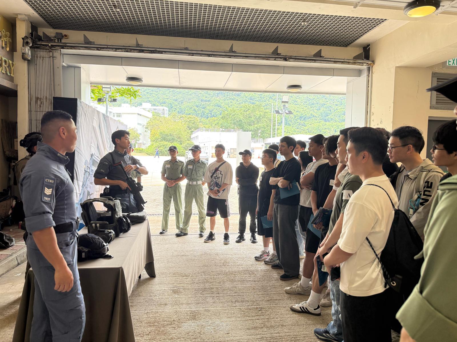 港專學員表現卓越 獲警務處處長嘉許 港專學員表現卓越 獲警務處處長嘉許