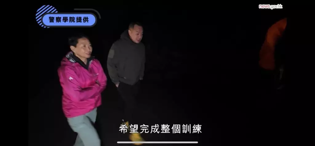 風雨中與學警預備訓練課程學員同登大帽山 周一鳴寄語: 即使灰暗最終也會見光明 風雨中與學警預備訓練課程學員同登大帽山 周一鳴寄語: 即使灰暗最終也會見光明