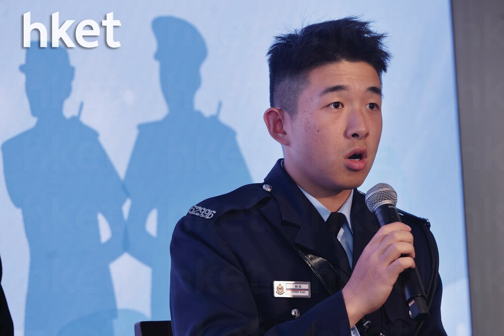 港專應用教育文憑DAE畢業學員 - 學警程炫表示,從小懷有警察夢,在中學時,班主任與每位同學繼續進行生涯規劃面談,當時班主任認為她樂於助人、具正義感,適合成為警察。 港專應用教育文憑DAE畢業學員 - 學警程炫表示,從小懷有警察夢,在中學時,班主任與每位同學繼續進行生涯規劃面談,當時班主任認為她樂於助人、具正義感,適合成為警察。