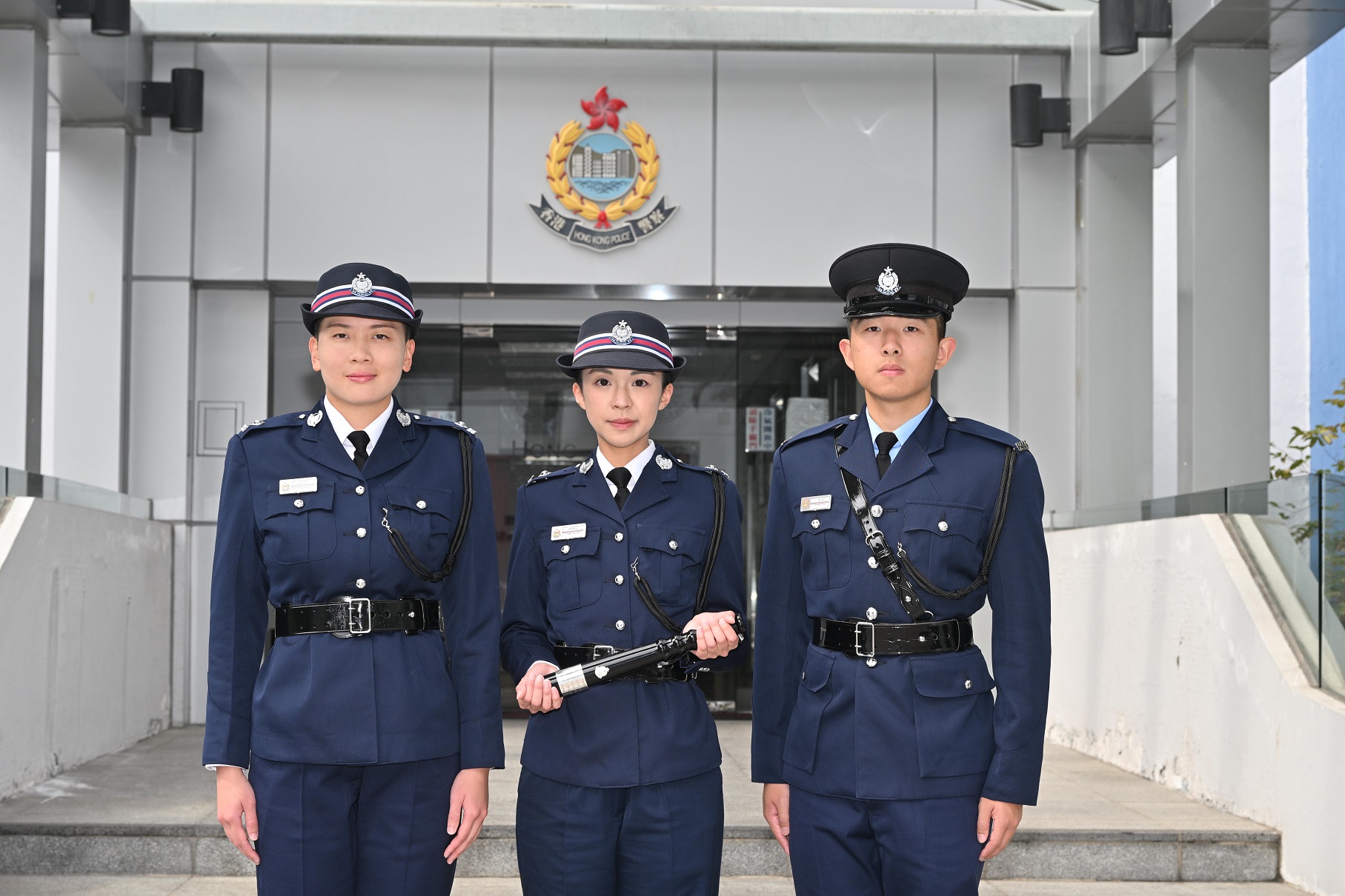 黃鈺茵(左一)、譚樂怡和程炫分享自己投考警隊的心路歷程。 黃鈺茵(左一)、譚樂怡和程炫分享自己投考警隊的心路歷程。