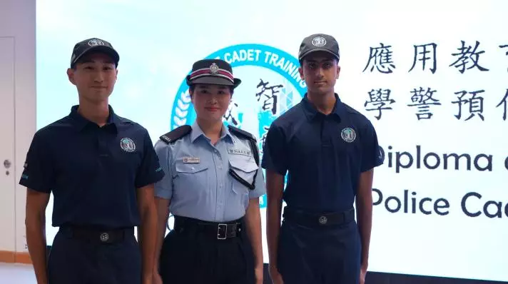 學警預備課程結業 18歲巴裔青年矢志成為溝通橋樑 成功入職學員分享經歷 操五種語言的南亞裔青年 棄日本工作回流的港人 兩學員細說從警初心 架溝通橋樑 齊撲滅罪行