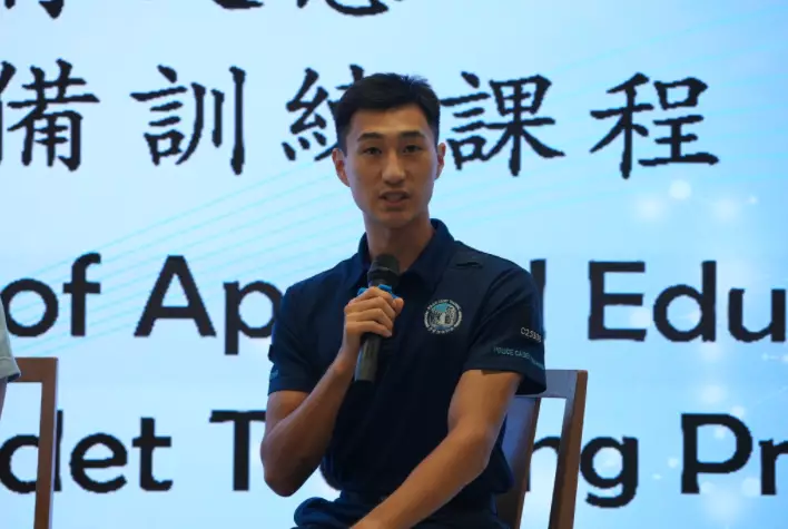 學警預備課程結業 18歲巴裔青年矢志成為溝通橋樑 成功入職學員分享經歷 操五種語言的南亞裔青年 棄日本工作回流的港人 兩學員細說從警初心 架溝通橋樑 齊撲滅罪行