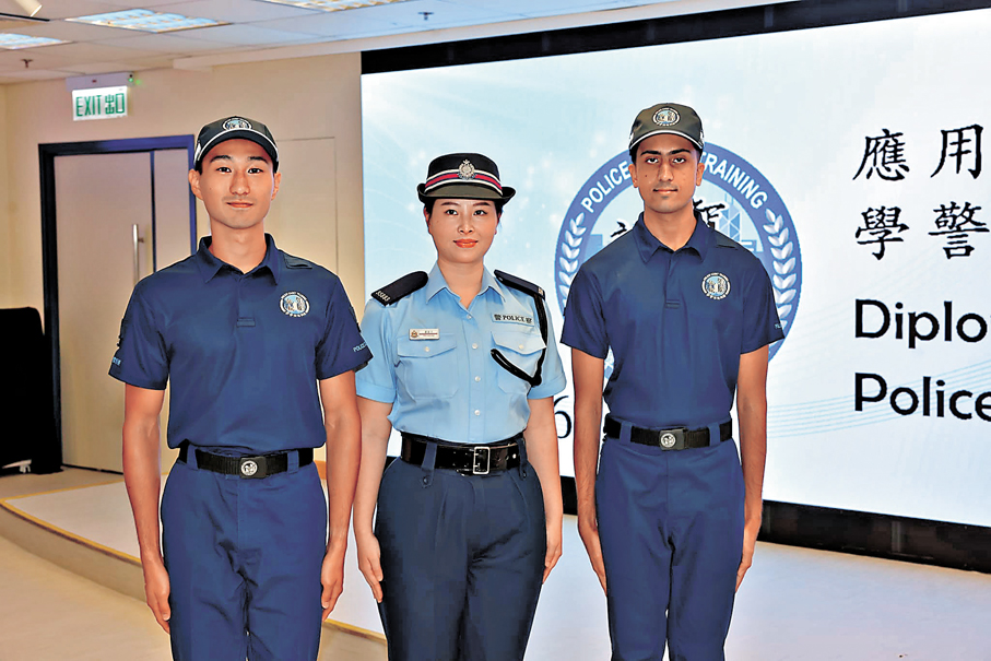 操五種語言的南亞裔青年 棄日本工作回流的港人 兩學員細說從警初心 架溝通橋樑 齊撲滅罪行 操五種語言的南亞裔青年 棄日本工作回流的港人 兩學員細說從警初心 架溝通橋樑 齊撲滅罪行
